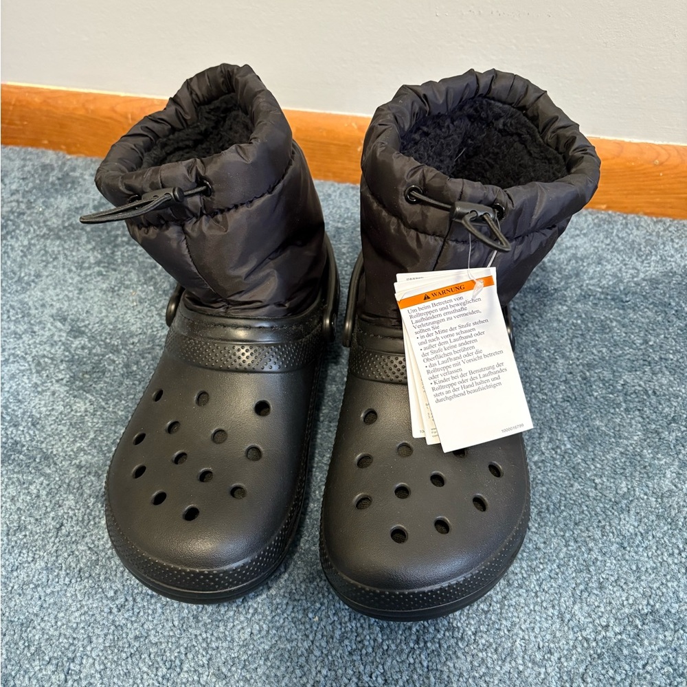 NWT Crocs Unisex Black Classic Lined Neo Puff Boot